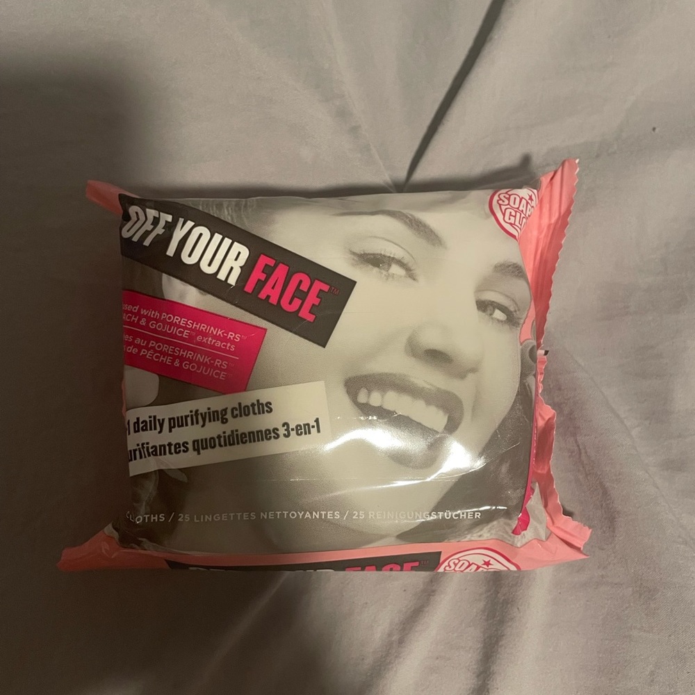 Makeup wipes
